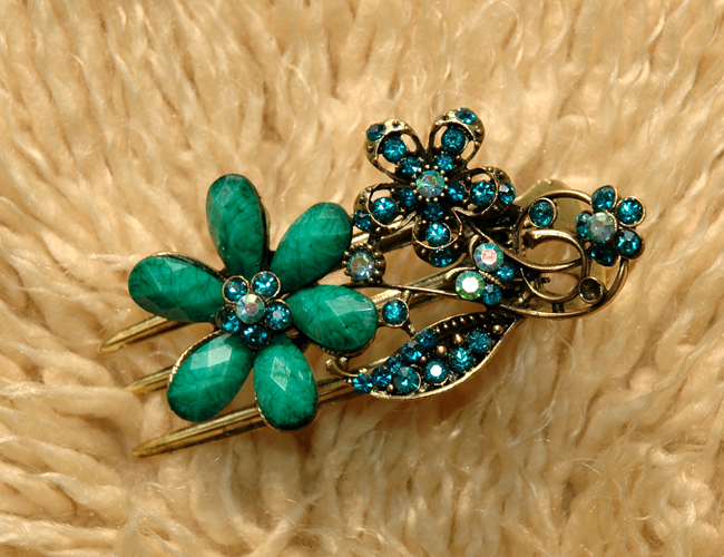 Emerald Stones and Rhinestone Blooming Claw Clips